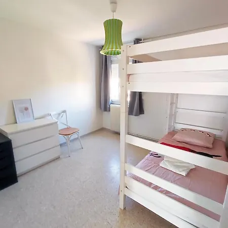 Daire Grand Ensoleille Avec Parking Nîmes